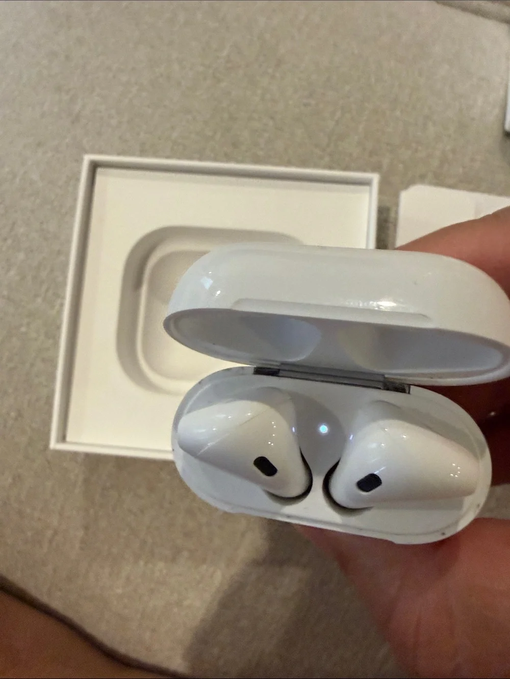 Non Pairing Authentic Apple AirPods Wireless Earbuds in White with Charging Case